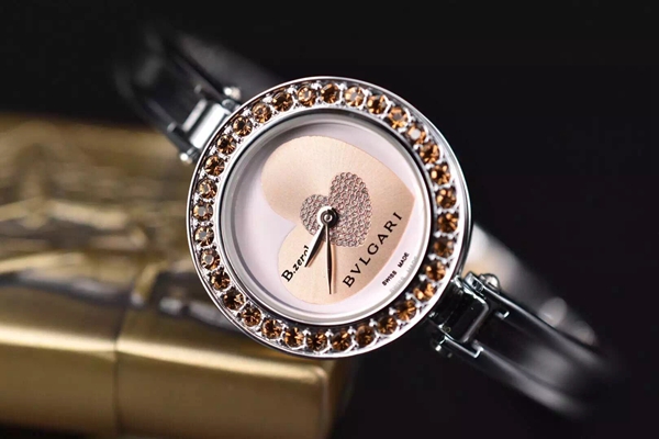 ブルガリ時計正面デザイン